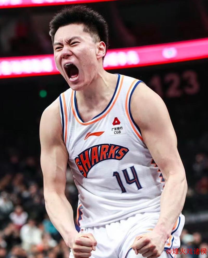 李弘权18+7助上海6人得分上双,力克浙江扳平总比分1-1 李弘权18+7助上海6人得分上双,力克浙江扳平总比分1-1