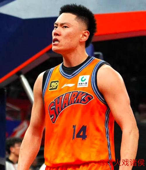 李弘权18+7助上海6人得分上双,力克浙江扳平总比分1-1 李弘权18+7助上海6人得分上双,力克浙江扳平总比分1-1