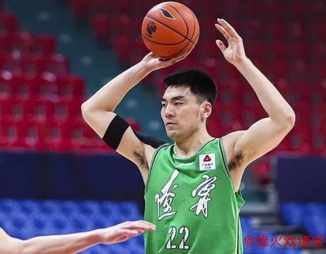 李晓旭达成CBA生涯700场成就 仅次于周鹏 李晓旭达成CBA生涯700场成就 仅次于周鹏