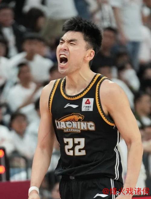 李晓旭达成CBA生涯700场成就 仅次于周鹏 李晓旭达成CBA生涯700场成就 仅次于周鹏