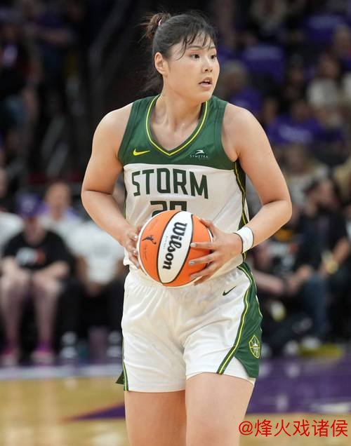 李月汝WNBA首次首发出场 因犯规困扰仅贡献3分2篮板
