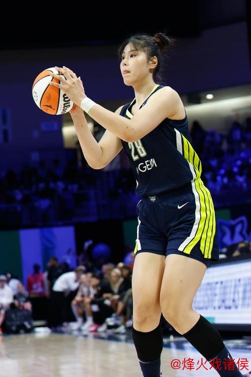 李月汝WNBA首次首发出场 因犯规困扰仅贡献3分2篮板