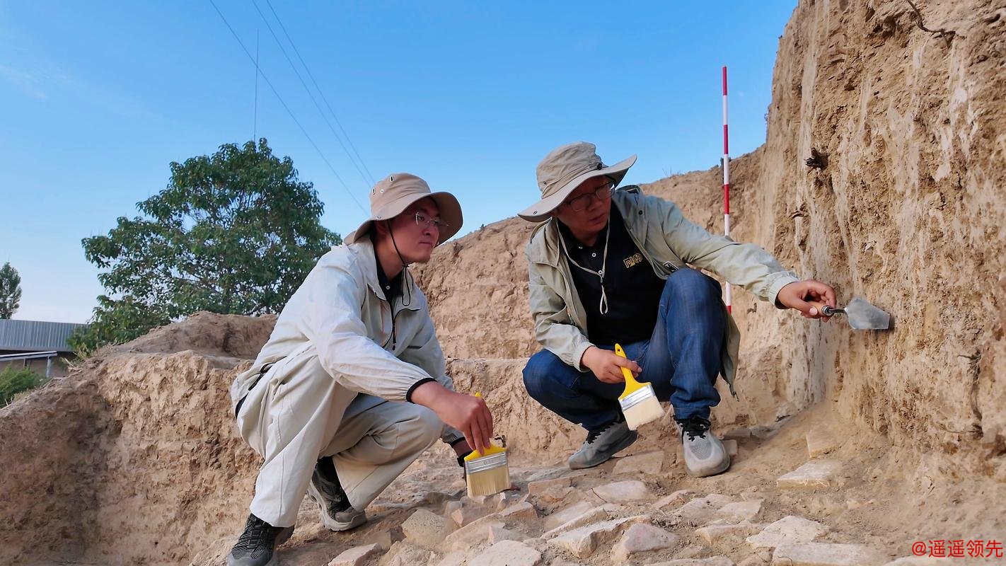 中乌考古人员发现库瓦古城早期城墙