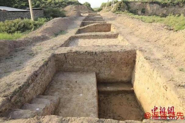 中乌考古人员发现库瓦古城早期城墙