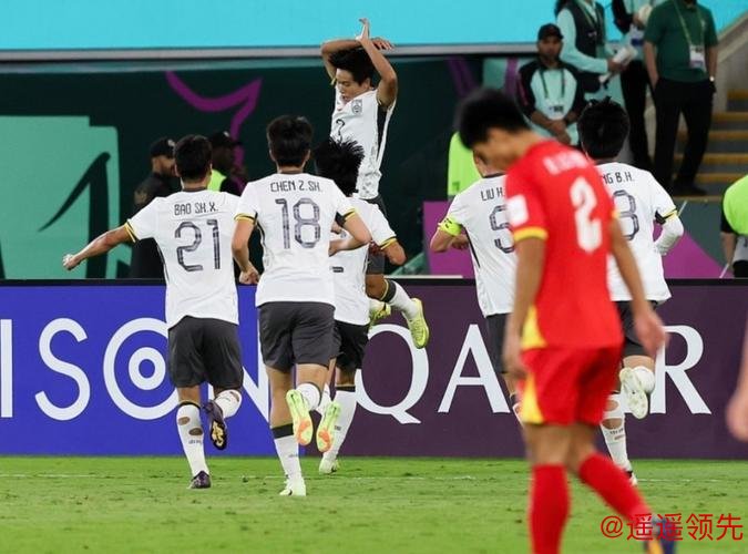 日本队瑟瑟发抖？国足已斩3个小组第1 韩媒罕见低头：他们踢疯了