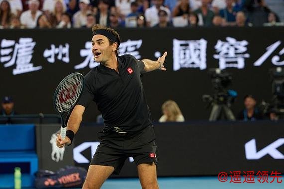 时隔五年回归澳网，费德勒搭档阿加西表演双打，他看好阿尔卡拉斯实现全满贯