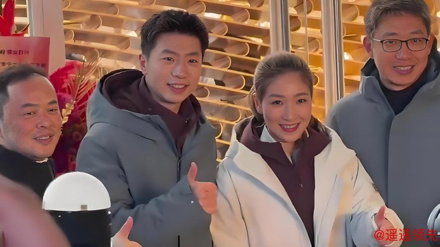 马龙刘诗雯亮相三里屯 演绎热爱可抵岁月漫长
