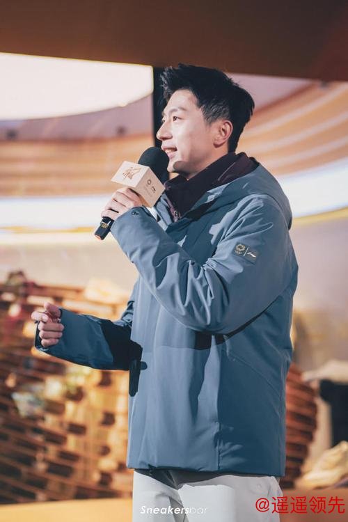 马龙刘诗雯亮相三里屯 演绎热爱可抵岁月漫长