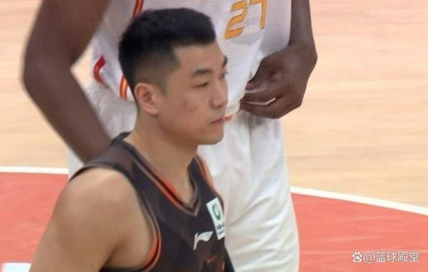 BETWAY 高诗岩把球迷气乐了！输2分扔三分，输3分给内线，这波操作该想明白点！