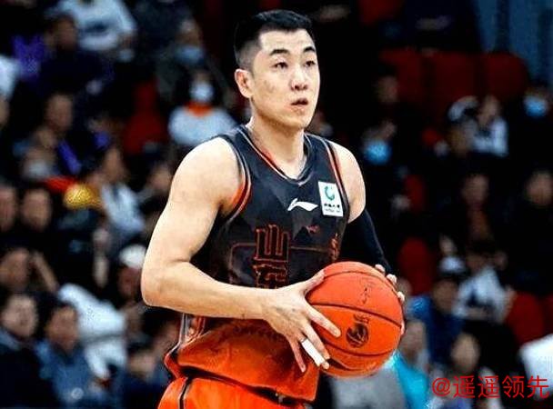 高诗岩把球迷气乐了！输2分扔三分，输3分给内线，这波操作该想明白点！