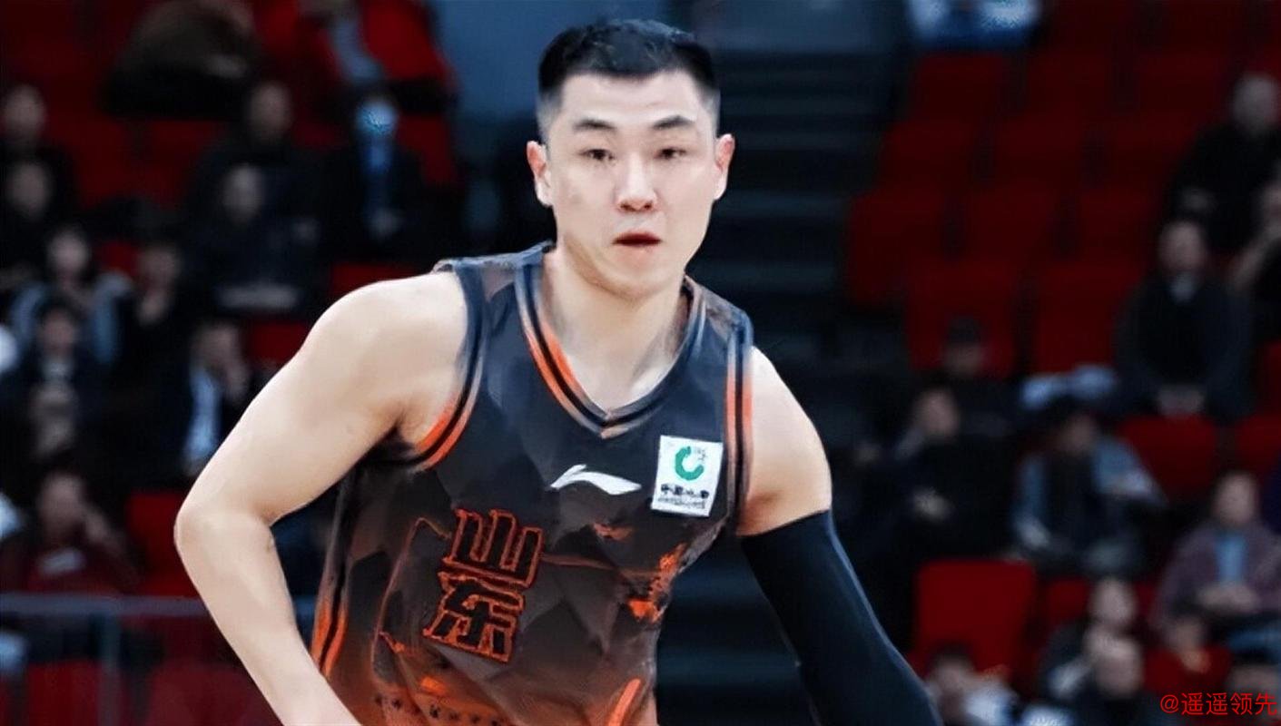 高诗岩把球迷气乐了！输2分扔三分，输3分给内线，这波操作该想明白点！